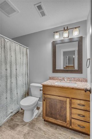 21913 W 95th Terrace, Lenexa, KS 66220