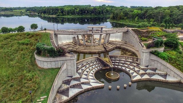 21913 W 95th Terrace, Lenexa, KS 66220