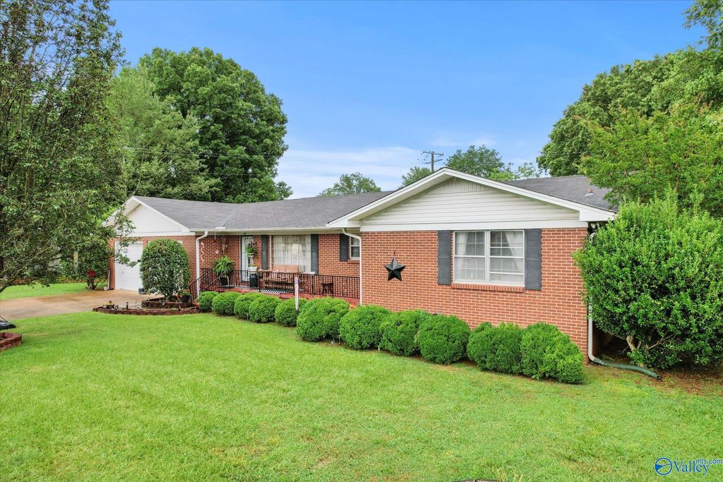136 Christopher Circle, Athens, AL 35611
