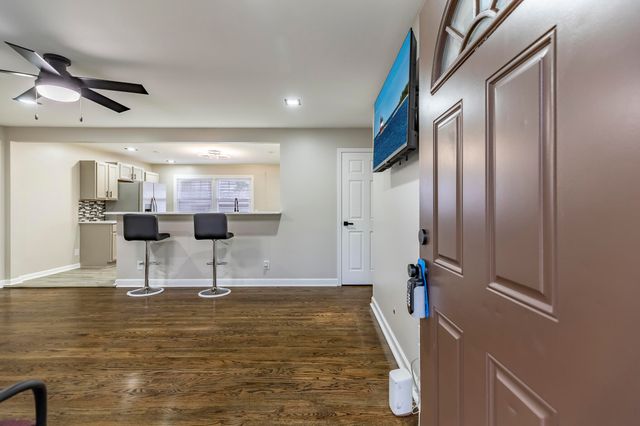 432 W 67th Lane, Merrillville, IN 46410
