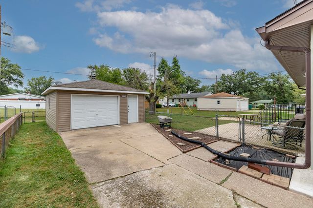 432 W 67th Lane, Merrillville, IN 46410