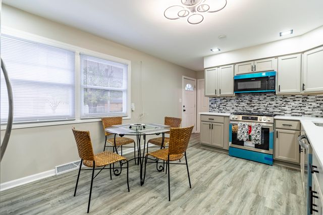 432 W 67th Lane, Merrillville, IN 46410