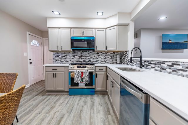 432 W 67th Lane, Merrillville, IN 46410