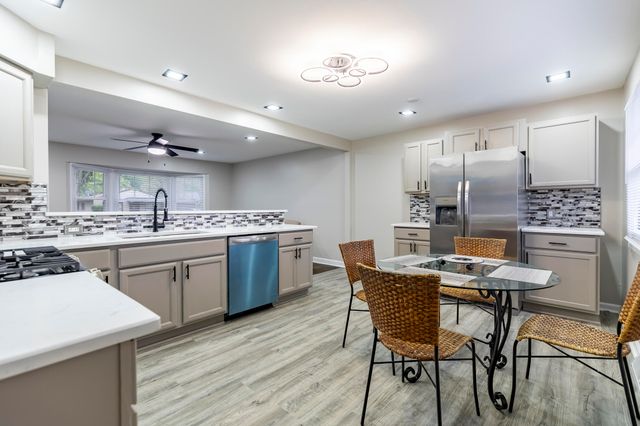 432 W 67th Lane, Merrillville, IN 46410