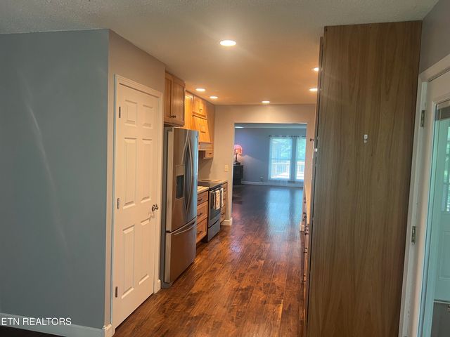 137 Lakeshire Drive, Crossville, TN 38558