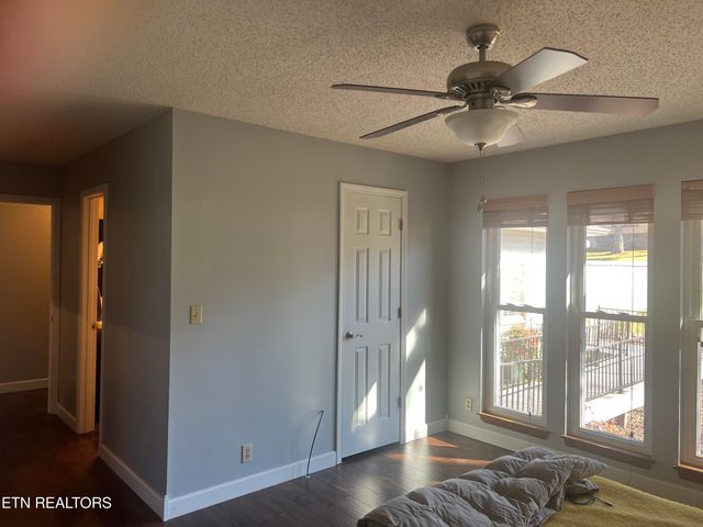 137 Lakeshire Drive, Crossville, TN 38558