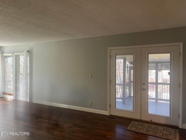 137 Lakeshire Drive, Crossville, TN 38558