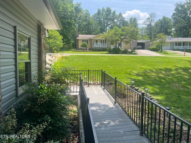 137 Lakeshire Drive, Crossville, TN 38558