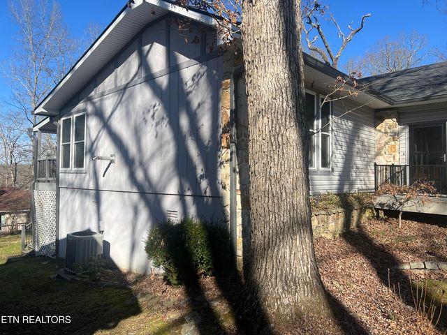 137 Lakeshire Drive, Crossville, TN 38558