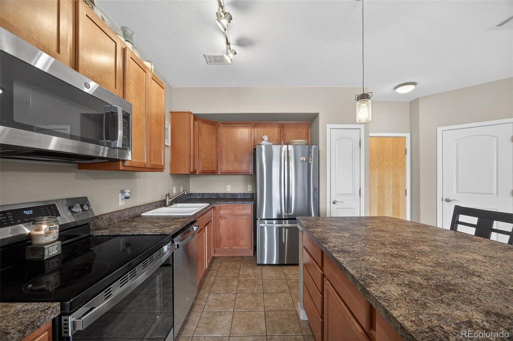 Image 8 of property listing at 10184 Park Meadows Drive 1205, Lone Tree, CO 80124