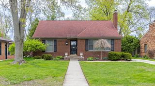 16950 Locherbie Avenue, Beverly Hills Village, MI 48025
