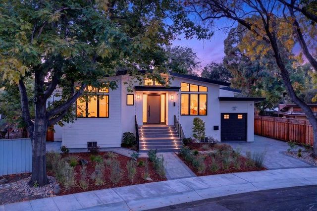 1084 Moffett Circle, Palo Alto, CA 94303