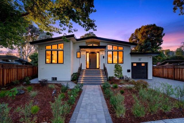 1084 Moffett Circle, Palo Alto, CA 94303