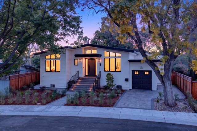 1084 Moffett Circle, Palo Alto, CA 94303