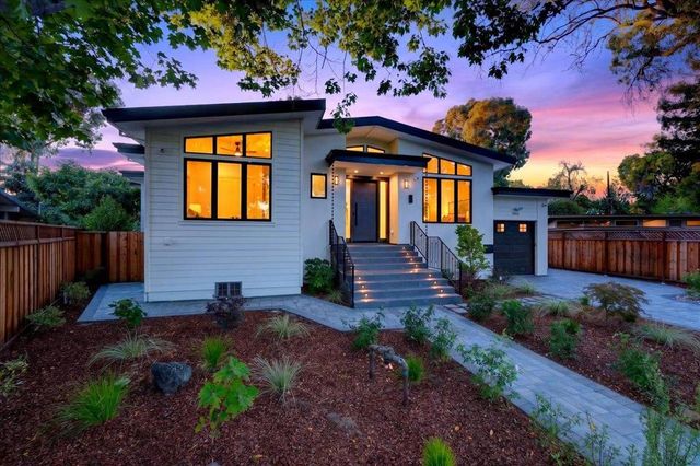 1084 Moffett Circle, Palo Alto, CA 94303