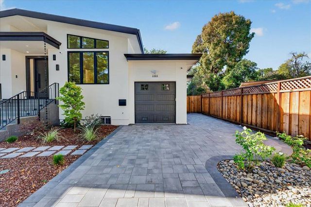 1084 Moffett Circle, Palo Alto, CA 94303