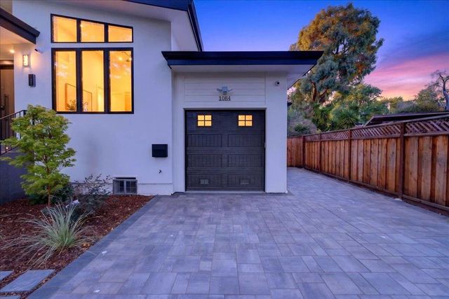1084 Moffett Circle, Palo Alto, CA 94303