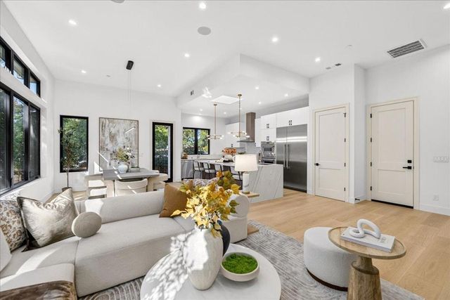 1084 Moffett Circle, Palo Alto, CA 94303