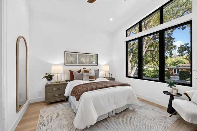 1084 Moffett Circle, Palo Alto, CA 94303
