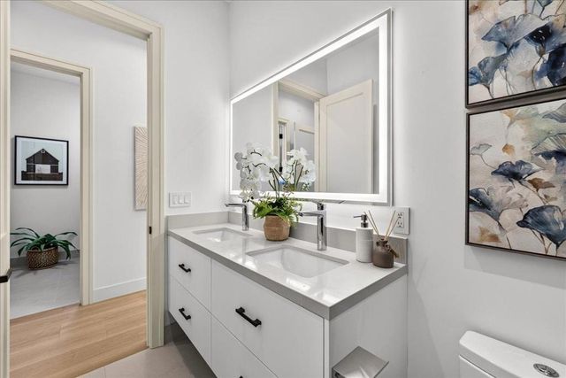 1084 Moffett Circle, Palo Alto, CA 94303