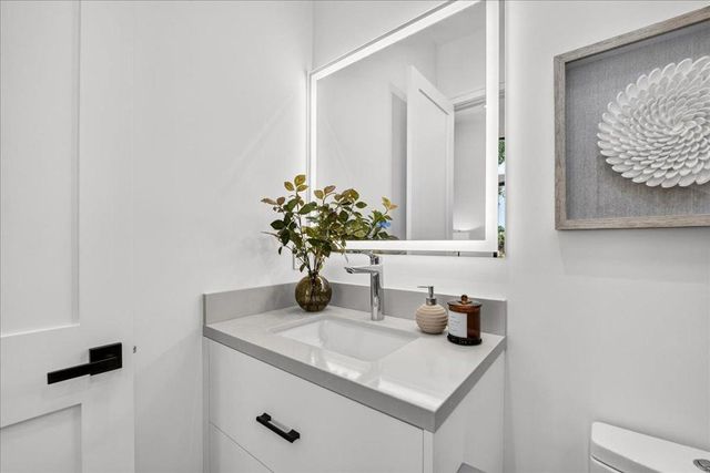 1084 Moffett Circle, Palo Alto, CA 94303