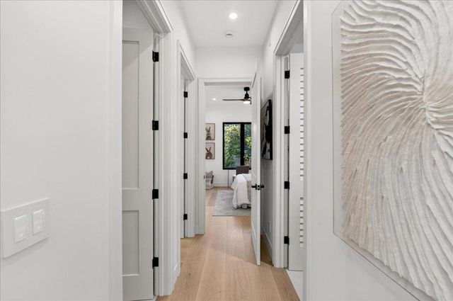1084 Moffett Circle, Palo Alto, CA 94303