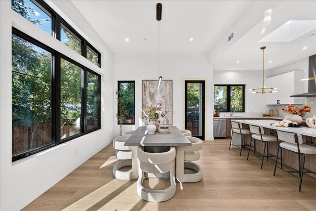 1084 Moffett Circle, Palo Alto, CA 94303