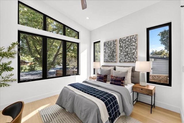 1084 Moffett Circle, Palo Alto, CA 94303
