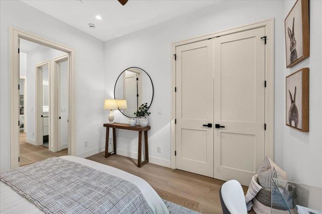 1084 Moffett Circle, Palo Alto, CA 94303