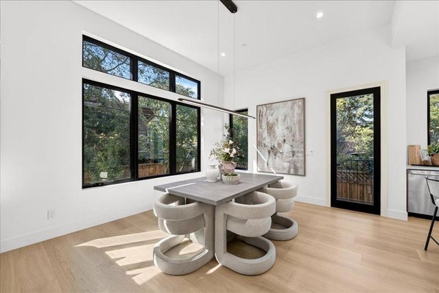 1084 Moffett Circle, Palo Alto, CA 94303
