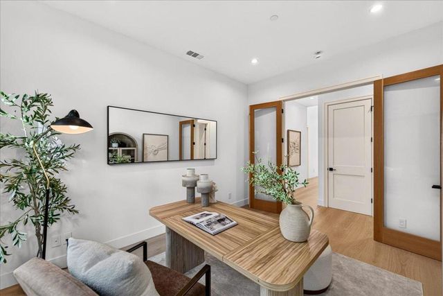 1084 Moffett Circle, Palo Alto, CA 94303
