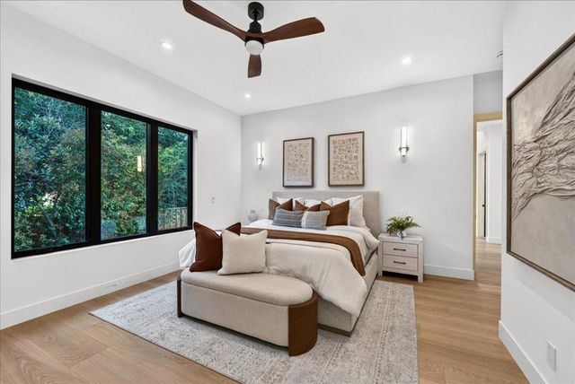 1084 Moffett Circle, Palo Alto, CA 94303