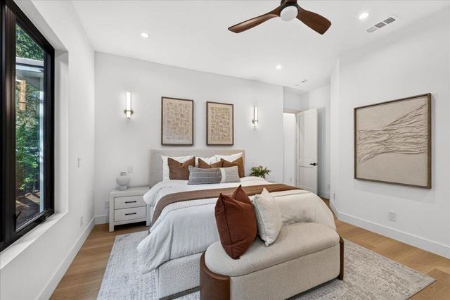 1084 Moffett Circle, Palo Alto, CA 94303