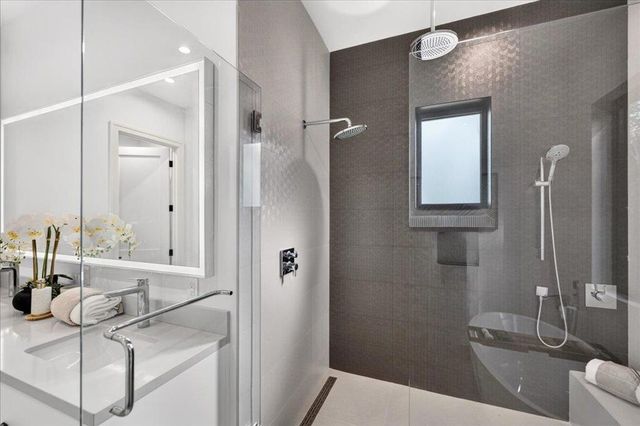 1084 Moffett Circle, Palo Alto, CA 94303