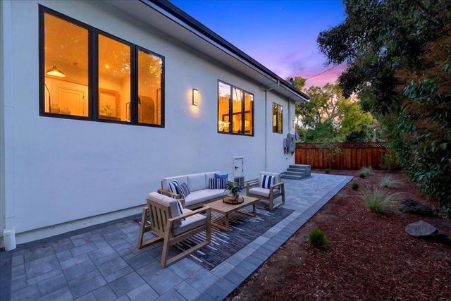 1084 Moffett Circle, Palo Alto, CA 94303