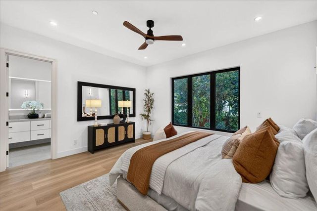 1084 Moffett Circle, Palo Alto, CA 94303