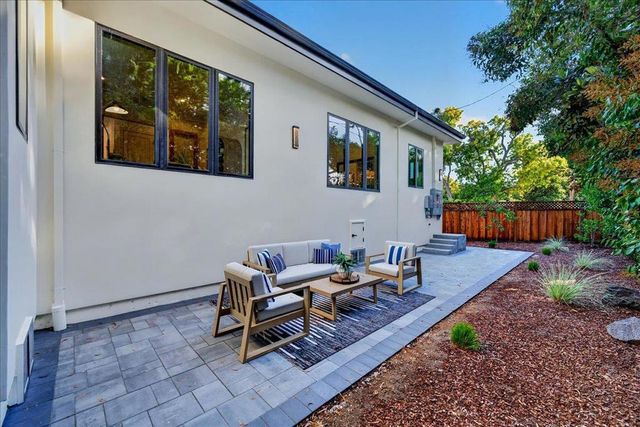 1084 Moffett Circle, Palo Alto, CA 94303