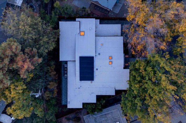 1084 Moffett Circle, Palo Alto, CA 94303