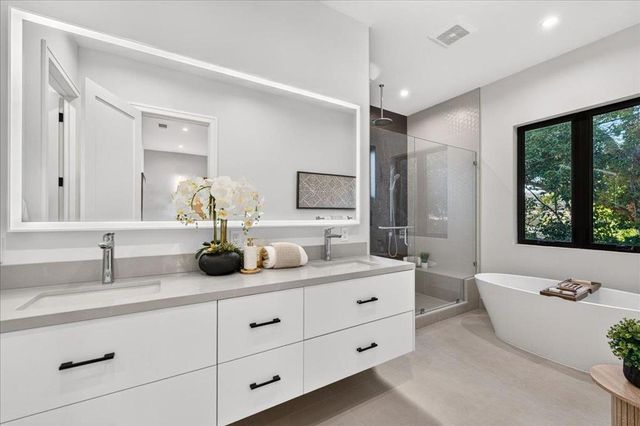 1084 Moffett Circle, Palo Alto, CA 94303