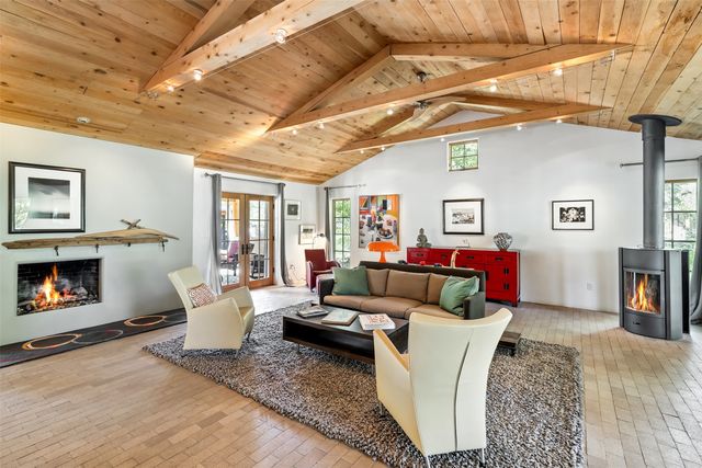 10 Sabina Lane, Santa Fe, NM 87508