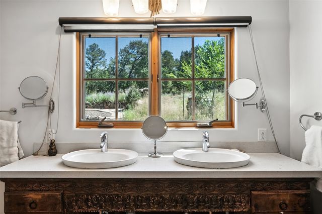 10 Sabina Lane, Santa Fe, NM 87508