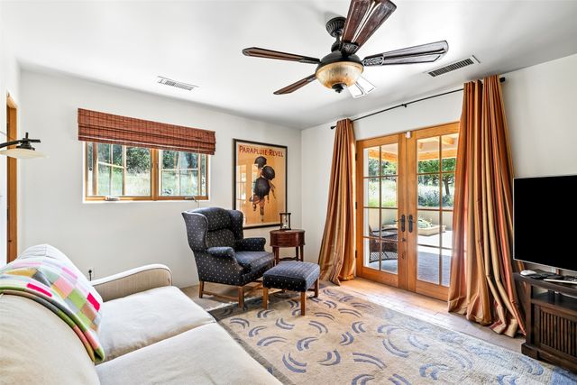 10 Sabina Lane, Santa Fe, NM 87508