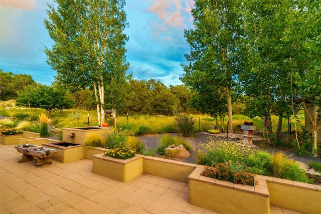 10 Sabina Lane, Santa Fe, NM 87508