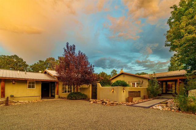 10 Sabina Lane, Santa Fe, NM 87508