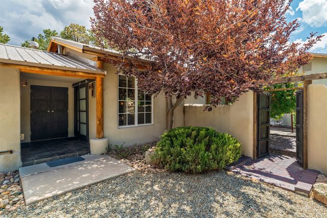 10 Sabina Lane, Santa Fe, NM 87508