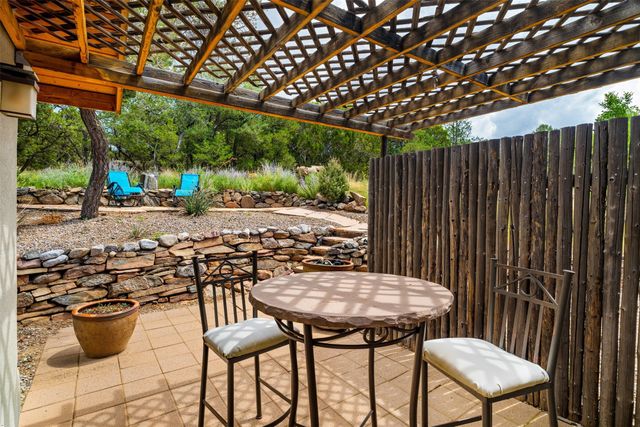 10 Sabina Lane, Santa Fe, NM 87508