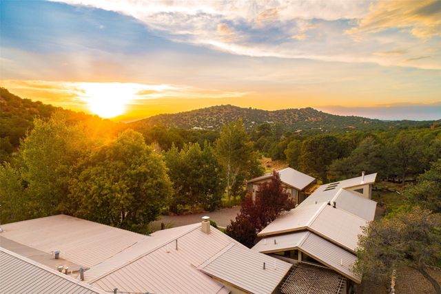 10 Sabina Lane, Santa Fe, NM 87508