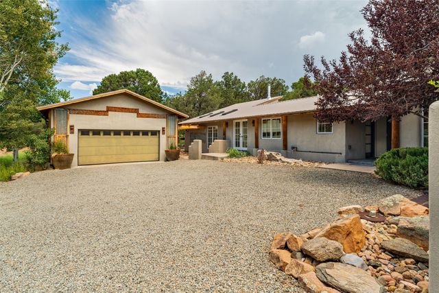 10 Sabina Lane, Santa Fe, NM 87508