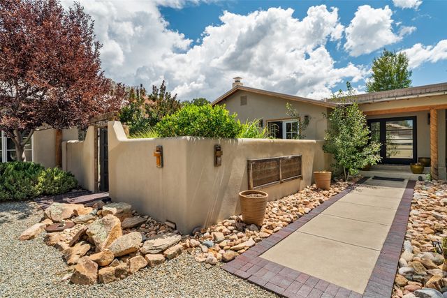 10 Sabina Lane, Santa Fe, NM 87508