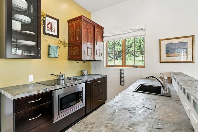 10 Sabina Lane, Santa Fe, NM 87508